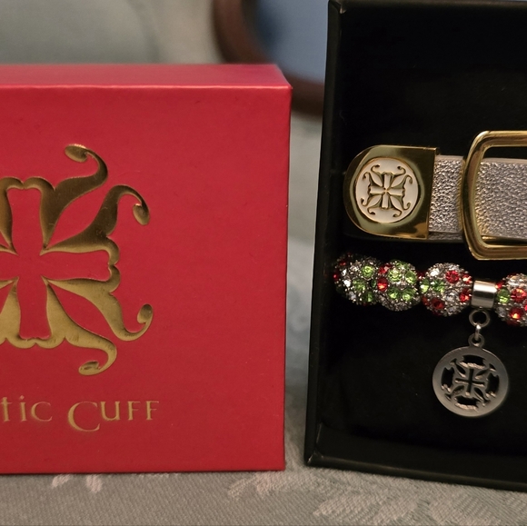 Rustic Cuff Christmas Set - Picture 2 of 4